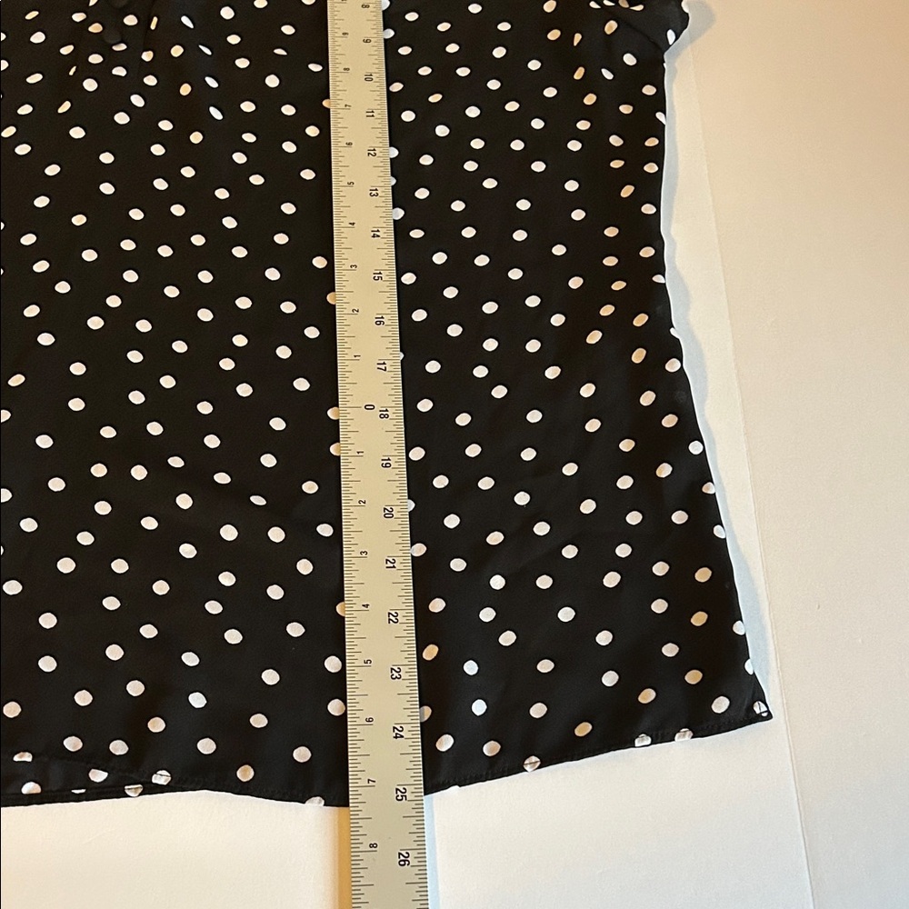 White House Black Market Sz XL Blouse Short Sleeve Black/White Polka Dot - Picture 8 of 8